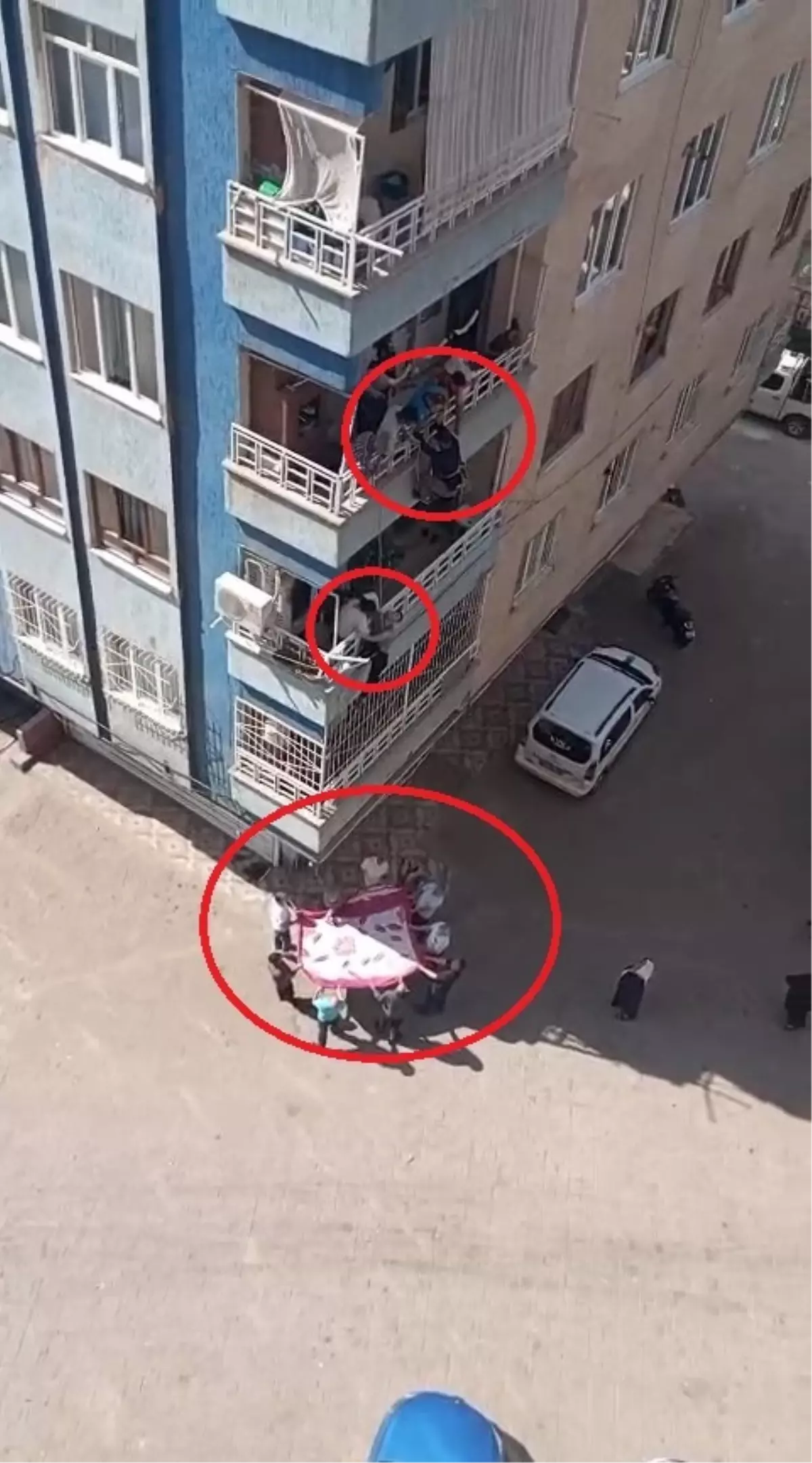 Diyarbakır'da Down Sendromlu Çocuk Balkondan Kurtarıldı