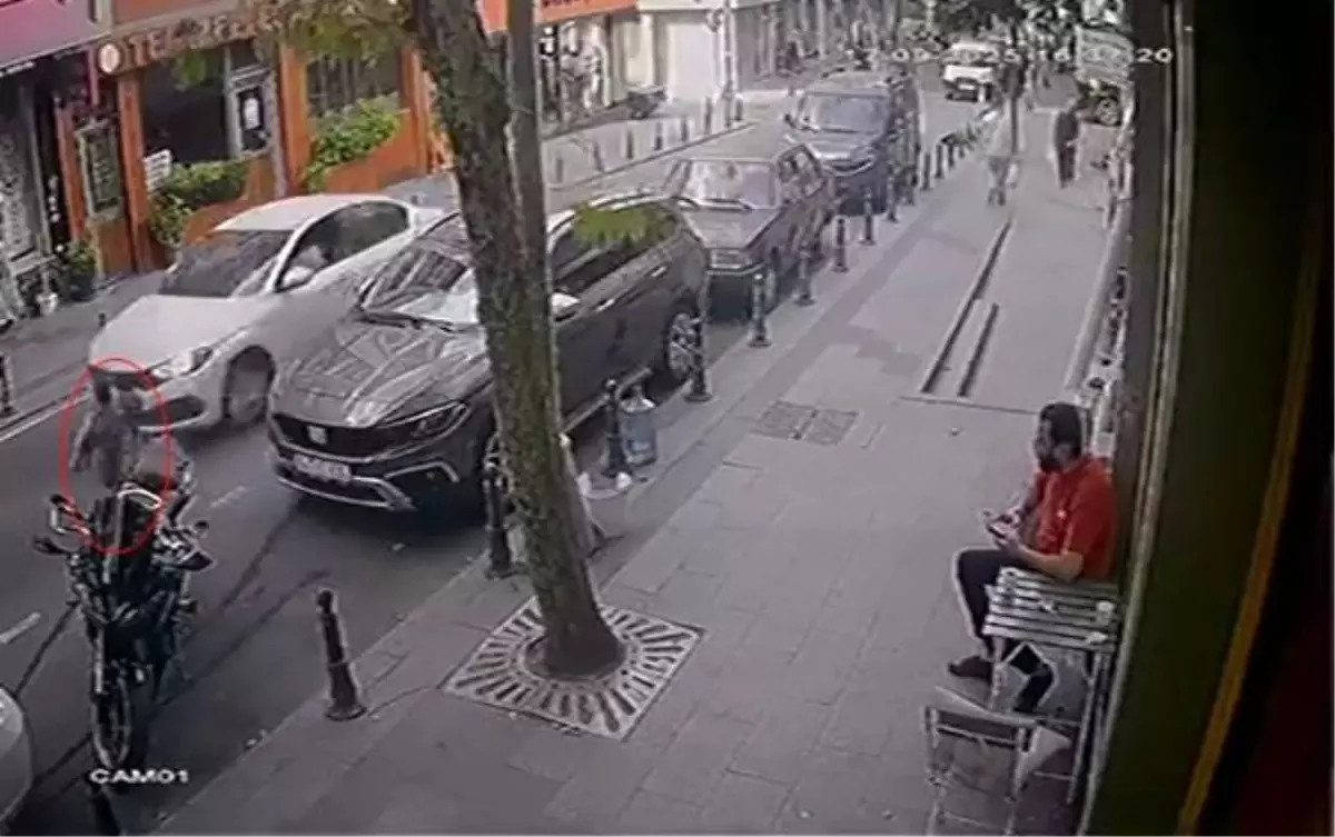 İstanbul'da Otomobilin Çarptığı Çocuk Hastaneye Kaldırıldı