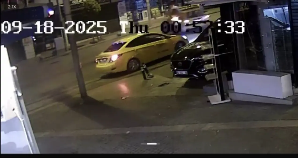 Bursa'da Drift Yapan Araca Motosiklet Çarpınca İki Sürücü Yaralandı