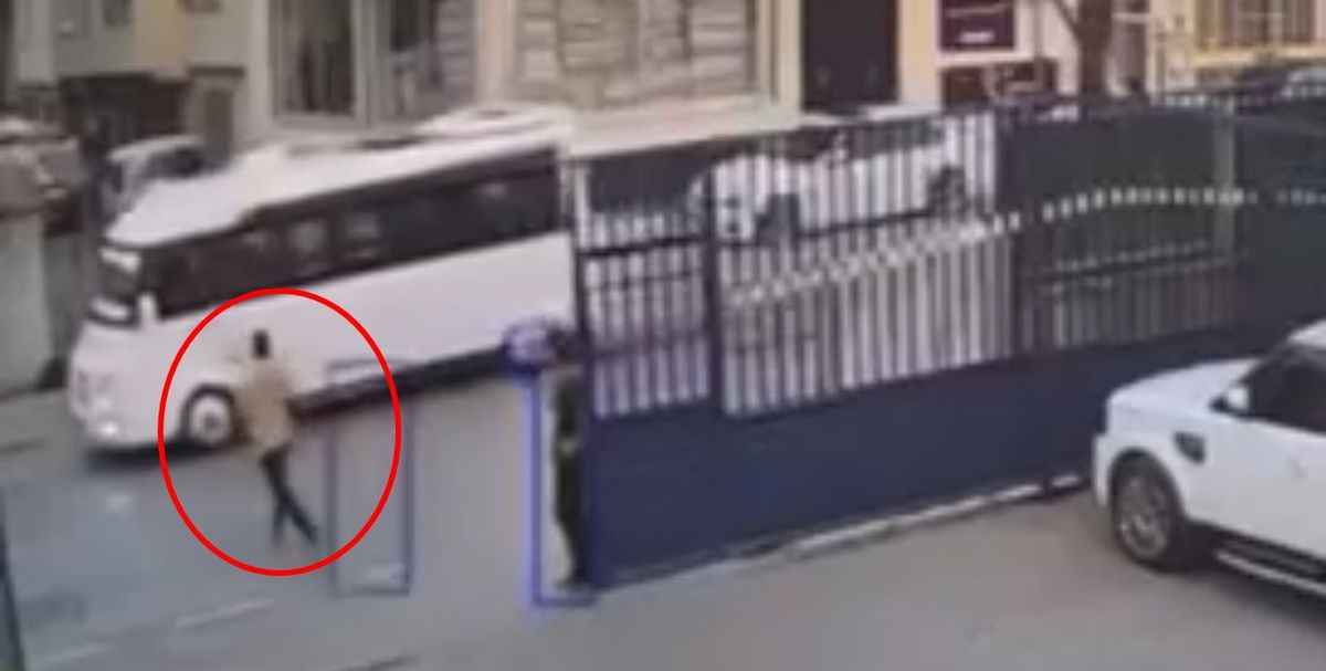 Bursa'da Park Halindeki Minibüs Kendiliğinden Hareket Etti