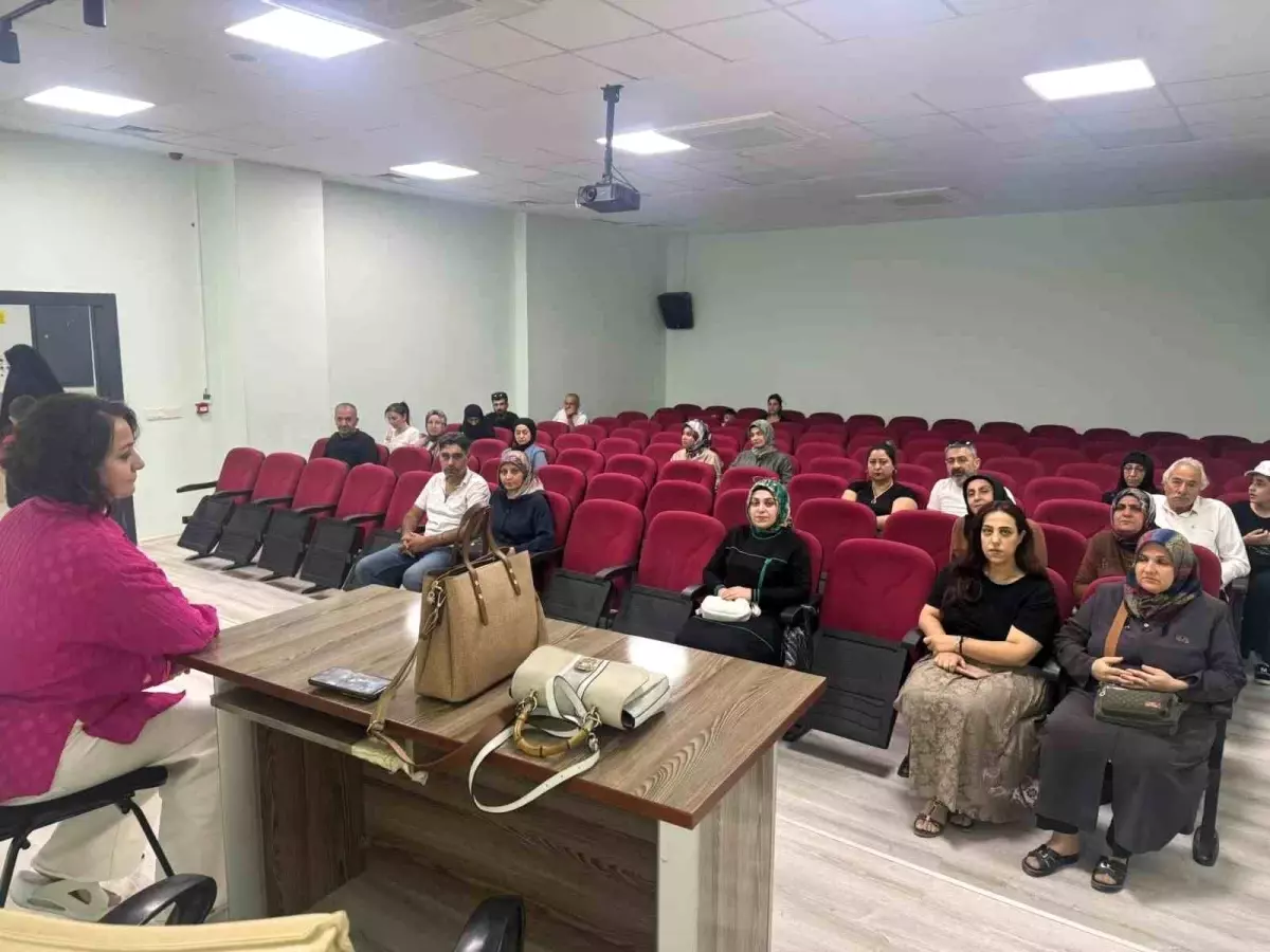 Elazığ Mezre Ortaokulu'nda Veliler ile Tanışma Toplantısı Düzenlendi
