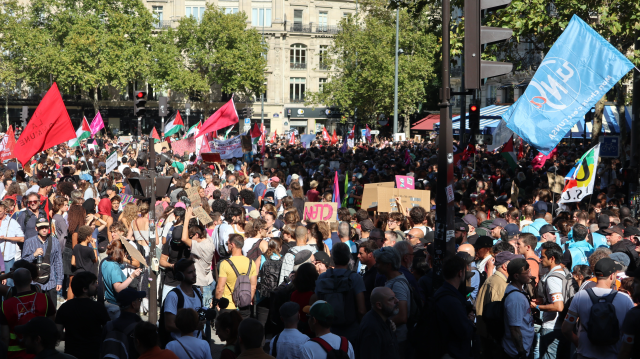 Protests Against Budget Cuts in France: 110 Detentions