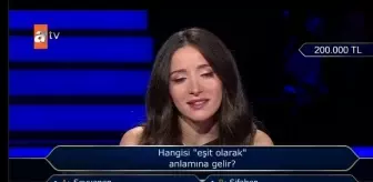 Hangisi 'eşit olarak' anlamına gelir?