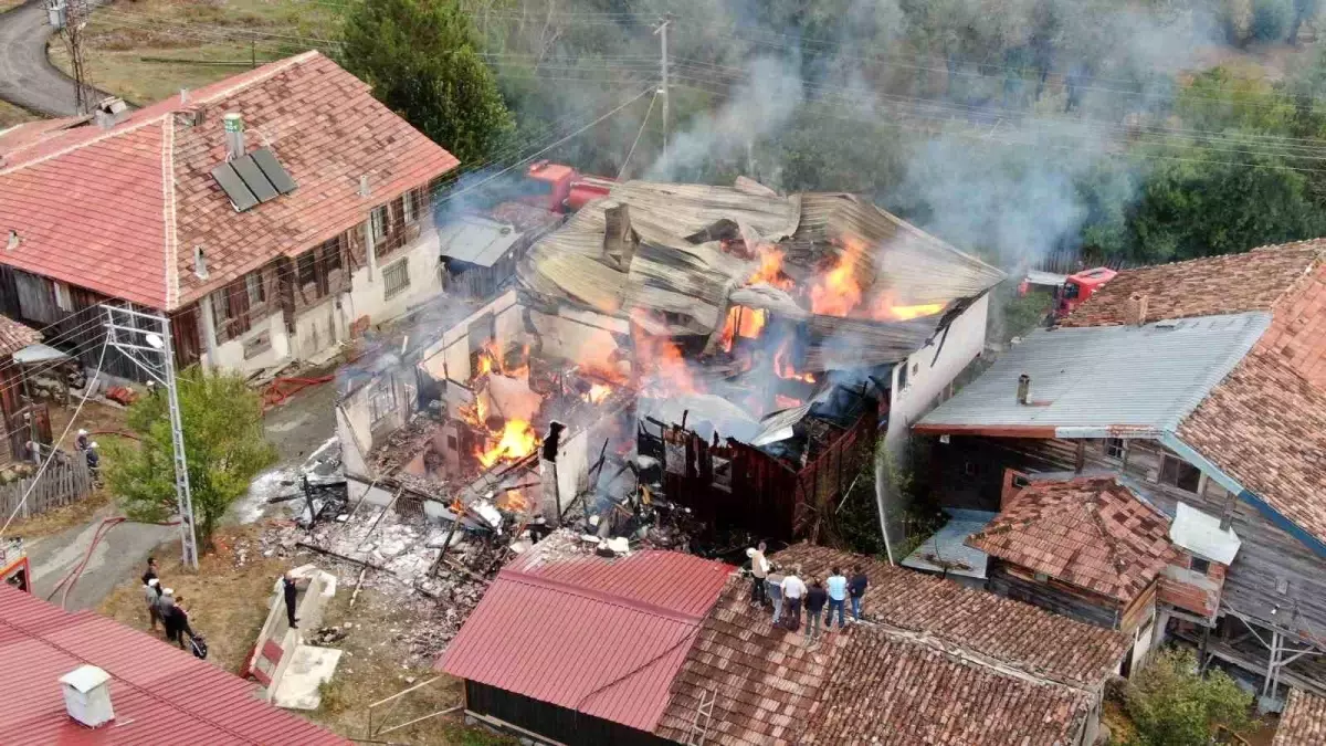 Kastamonu'da Yangın: İki Katlı Konak Kullanılamaz Hale Geldi