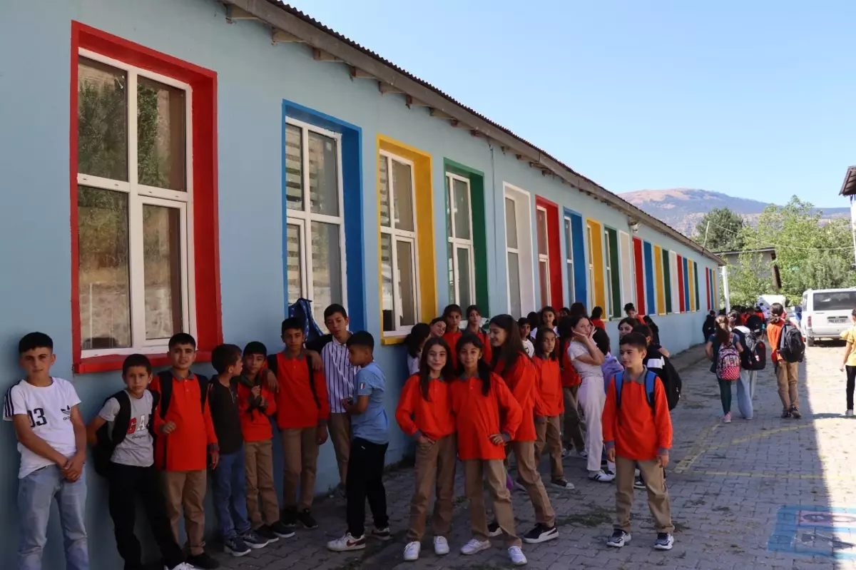 İyilik Hareketi, Kırsal Mahalle Okullarını Yeniliyor