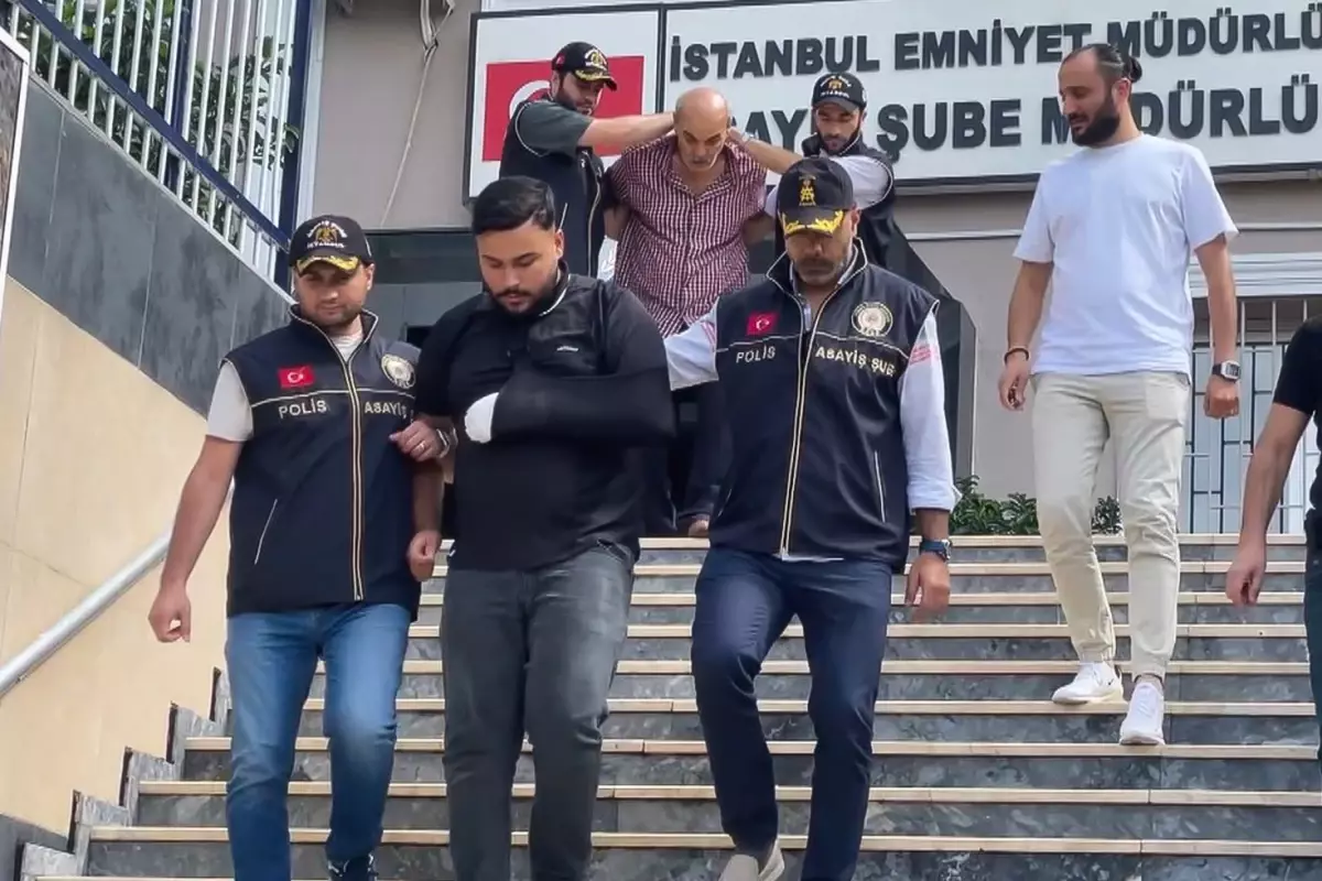 Kadına şiddeti engellemek isterken çocuğunun gözü önünde defalarca bıçaklandı