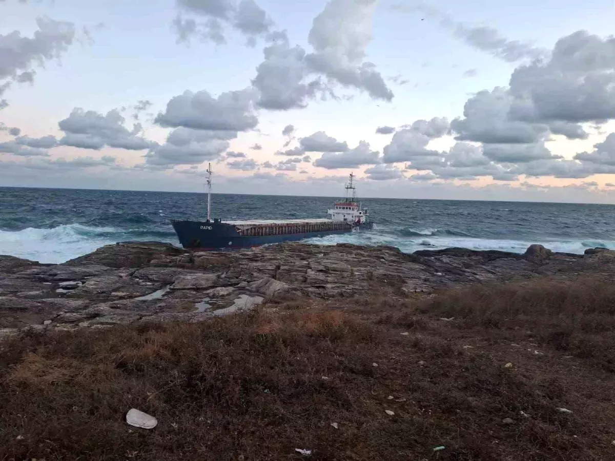 Kocaeli'de Karaya Oturan Gemideki 7 Personel Helikopterle Kurtarıldı