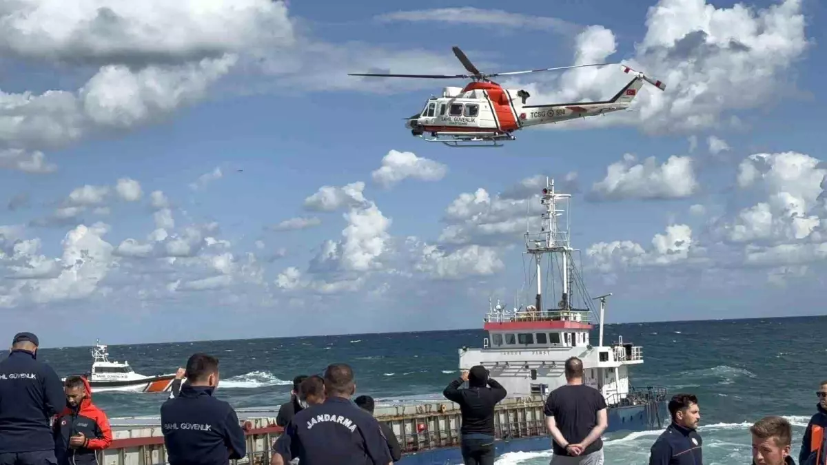 Kandıra Açıklarında Karaya Oturan Gemideki 7 Personel Tahliye Edildi