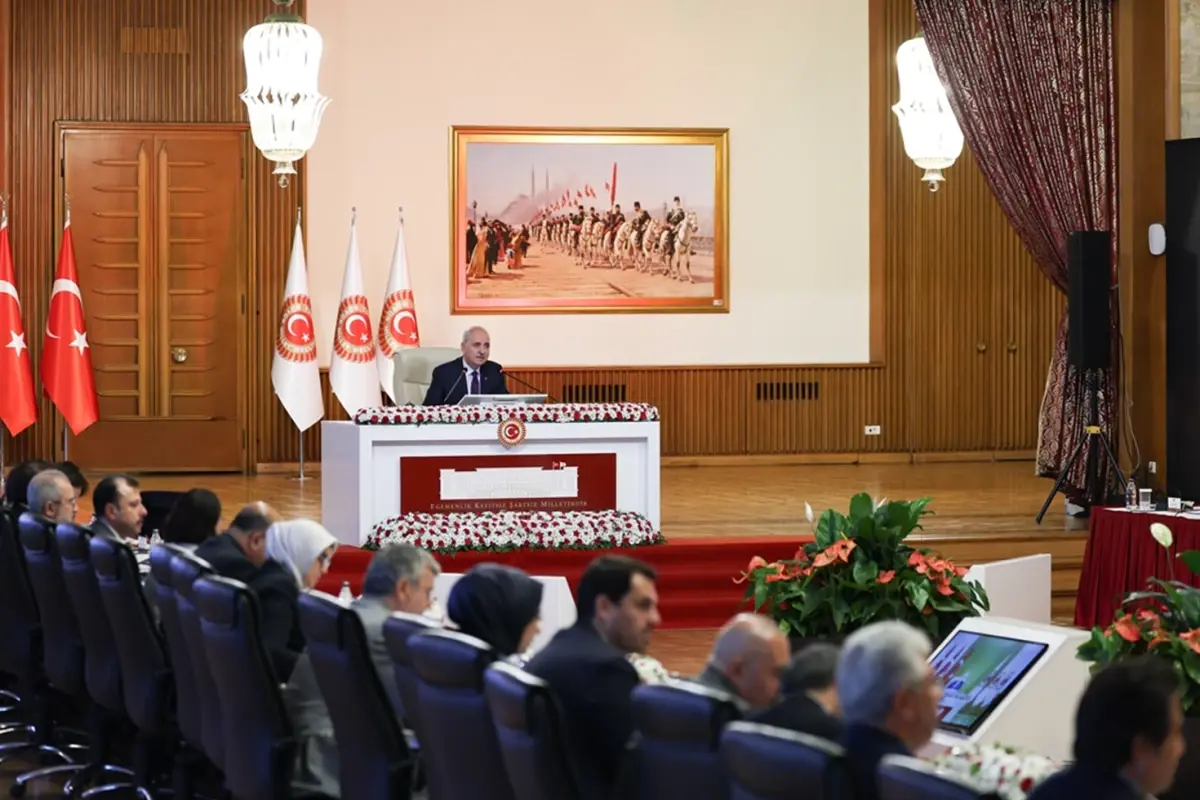 Komisyonda gerginlik! DEM Parti salonu terk etti, ilk tepki MHP'nin ağır topundan geldi