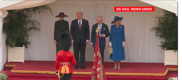 kraliyet torenine melania trump in mor sapkasi 19060553 2312 m