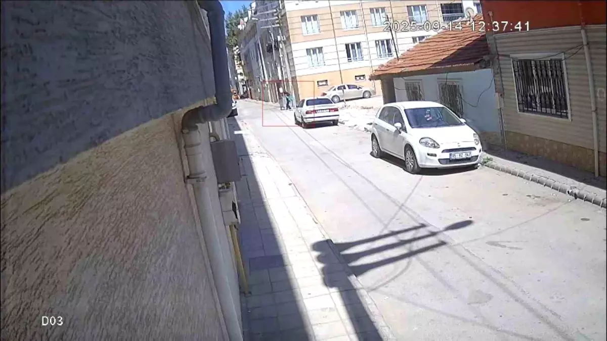 Eskişehir'de 6 Yaşındaki Çocuğun Attığı Altın Kutusunu Çalan Kadın Yakalandı