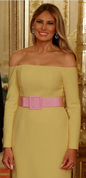 melania trump in kraliyet yemeginde giydigi 19060744 9300 m