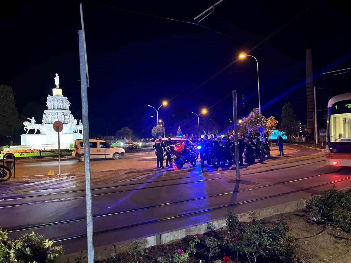 Eskişehir'de Alkollü Şahıs Polisi Engellemeye Çalıştı