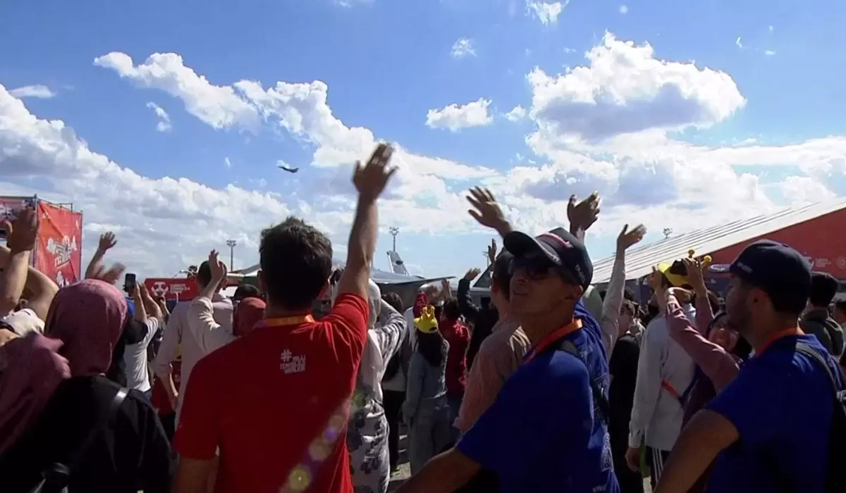 TEKNOFEST'te SOLOTÜRK'ün F-16 Gösterisi Büyüledi