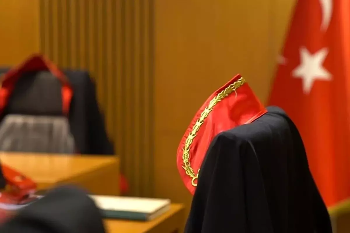 Türbanlı hakimi reddeden avukat davasında tanıklar dinlendi