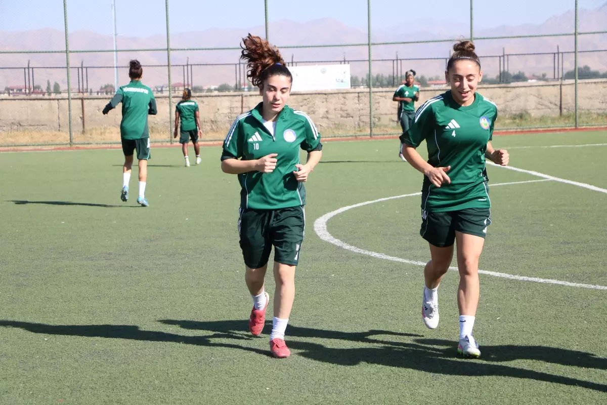 Yüksekova Spor Kadın Futbol Takımı Süper Lig'deki İlk Maçına Çıkıyor