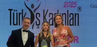 5. Türk İş Kadınları Plaket Töreni'nde Haberler.com Genel Yayın Yönetmeni Av. Bedia Teymur'a Ödül