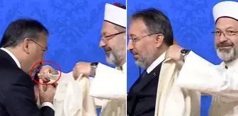 Ali Erbaş helallik istedi, Diyanet'in yeni başkanı Safi Arpaguş elini öptü