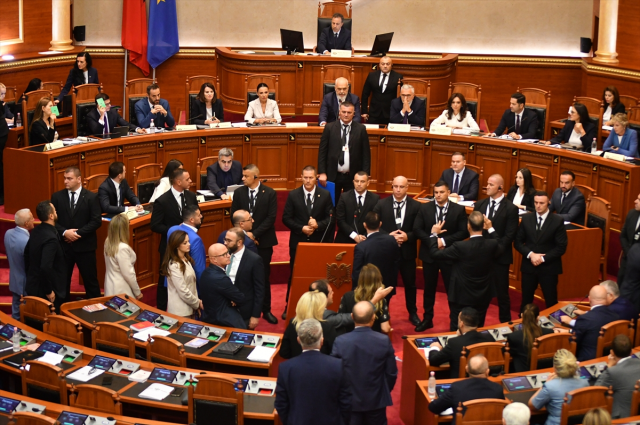 arnavutluk ta yapay zeka bakan meclisi karistirdi 19061323 7031 m
