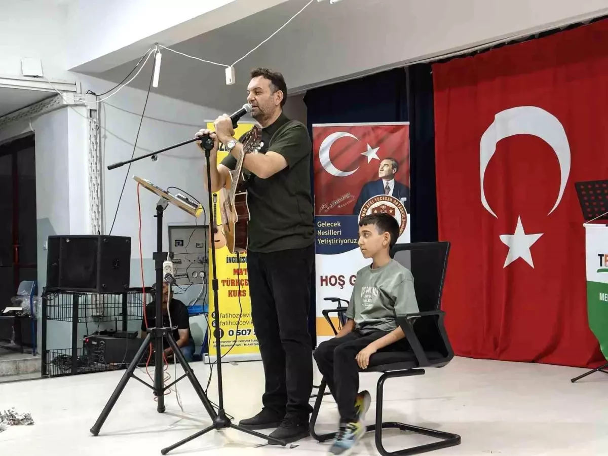 Kayseri'de Öğrenci ve Babasından Anlamlı Konser
