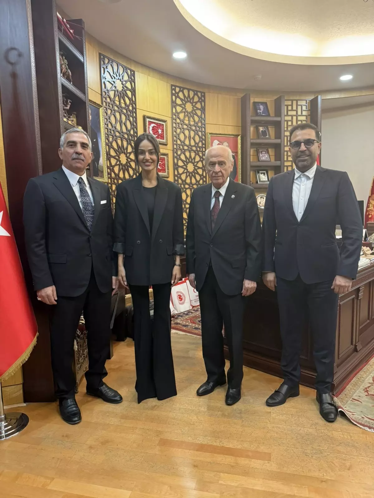 Bahçeli, 'Canların Türküsü' Eserini Seslendiren Sanatçıları Kabul Etti