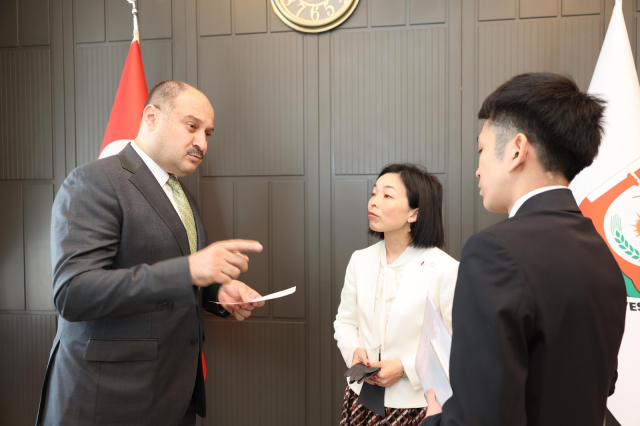 Başkan Gülpınar, Japon Prensesine Osmanlı-Japon Dostluğunu Simgeleyen Mektubu Hediye Etti