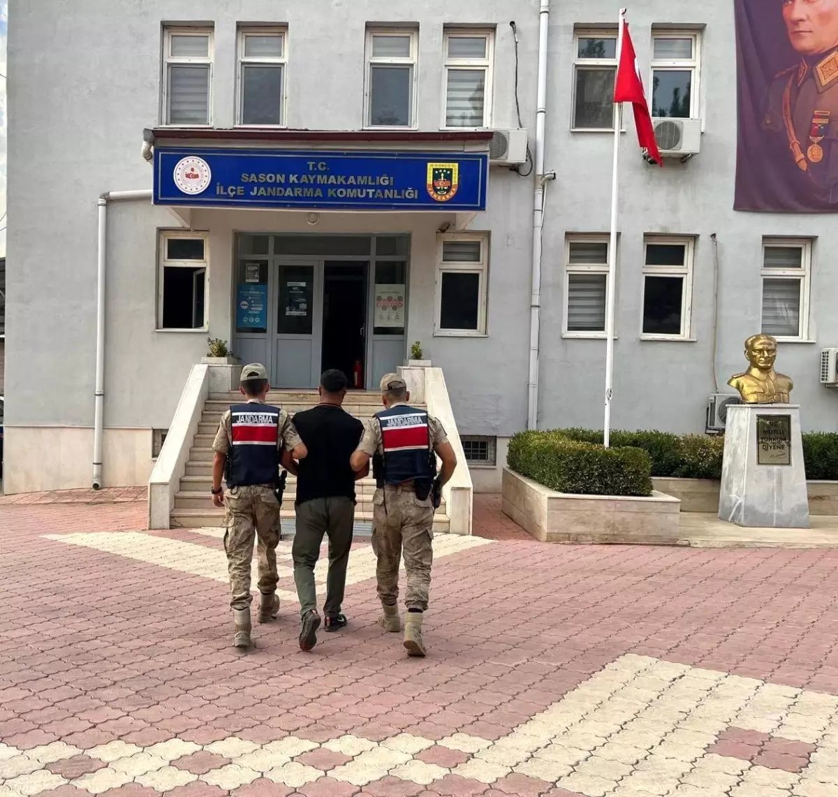 Batman Sason'da Jandarma Operasyonunda 6 Kilo Esrar Ele Geçirildi