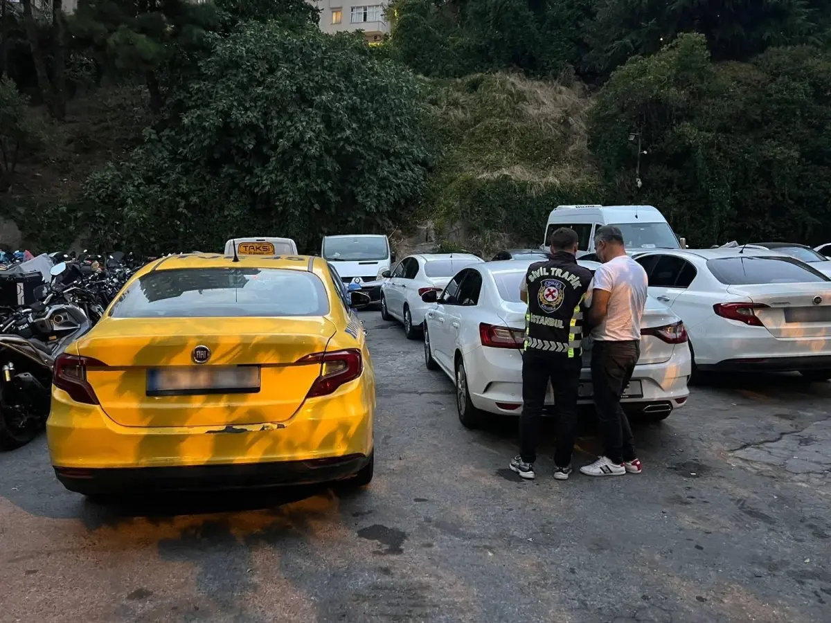 Taksici, Ambulans Çıkışını Kapatınca Ceza Aldı