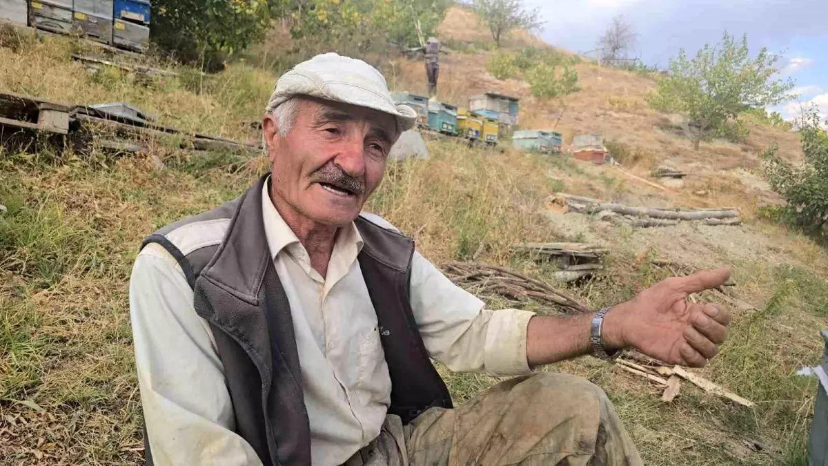 Hakkari'deki Mezra Sakinleri Asfalt Yolda ve Sulama Havuzunda Destek Arıyor