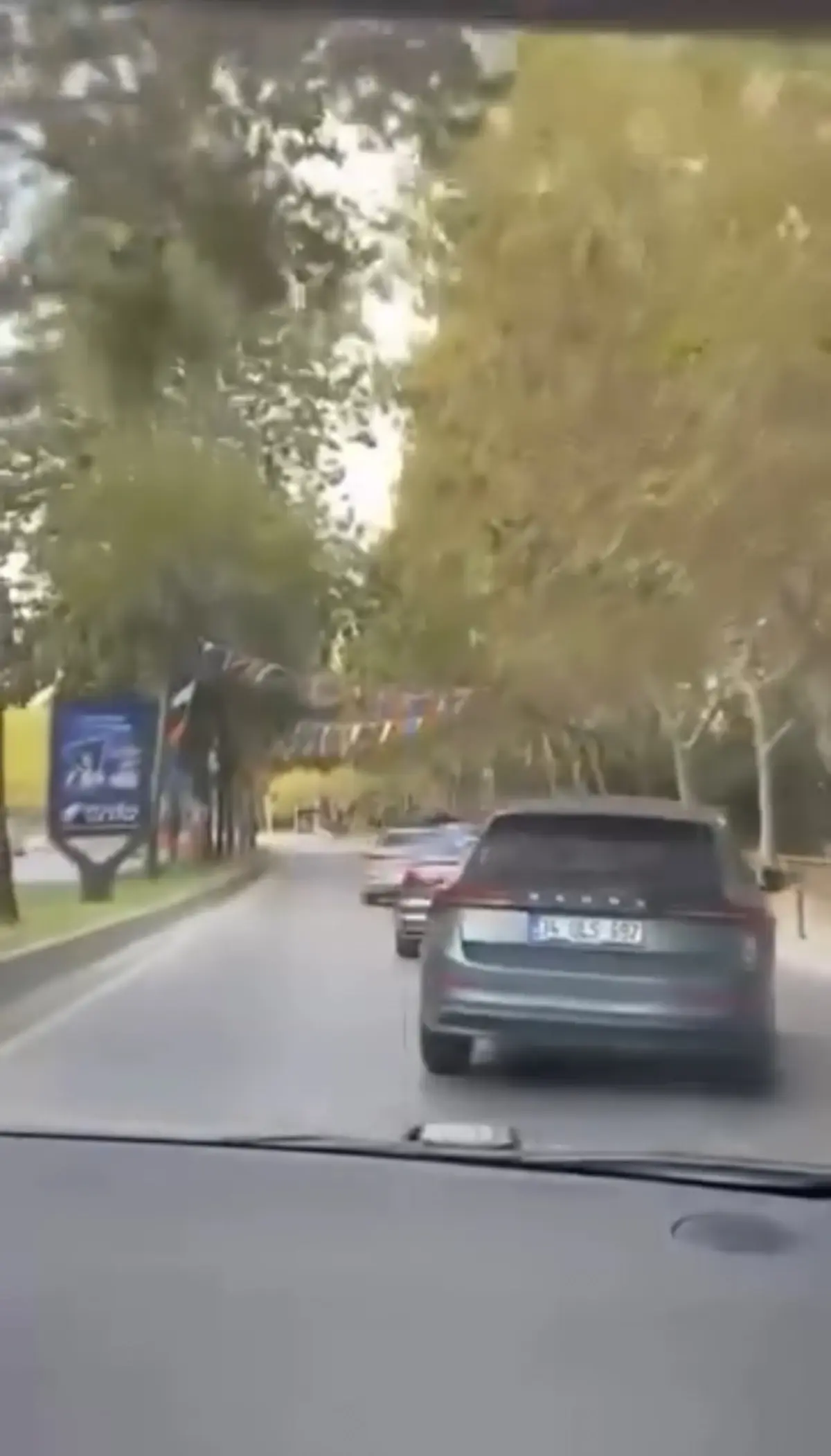 İstanbul'da Düğün Konvoyu Trafiği Tehlikeye Attı, 21 Sürücüye Cezası Kesildi