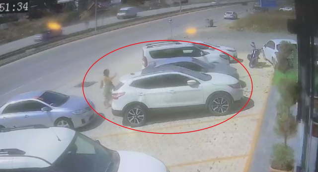 el freni cekilmeyen otomobili tek eliyle durdurdu 19063908 6521 m