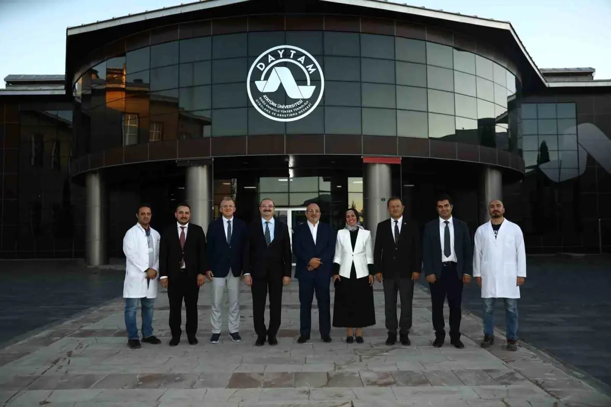 Atatürk Üniversitesi Rektörü EVYAP Yönetim Kurulu Başkanı'nı Ağırladı