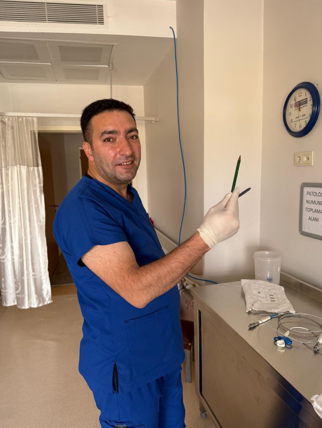 genc kadinin midesinden iki adet kalem cikarildi 19064027 7355 m