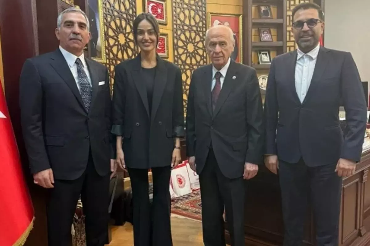 Genel merkezde buluştular: Bahçeli, 'Alevi Açılımı'nın startını ünlü şarkıcıyla verecek