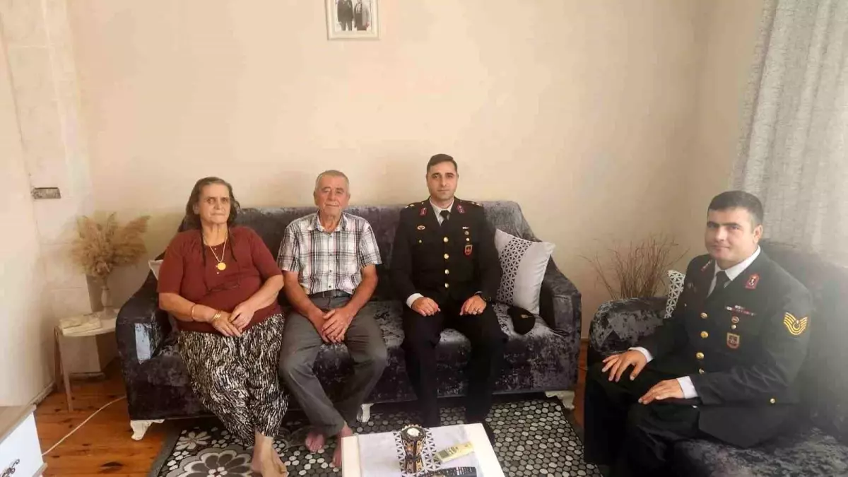 Jandarma Ekipleri Kıbrıs Gazilerini Ziyaret Etti