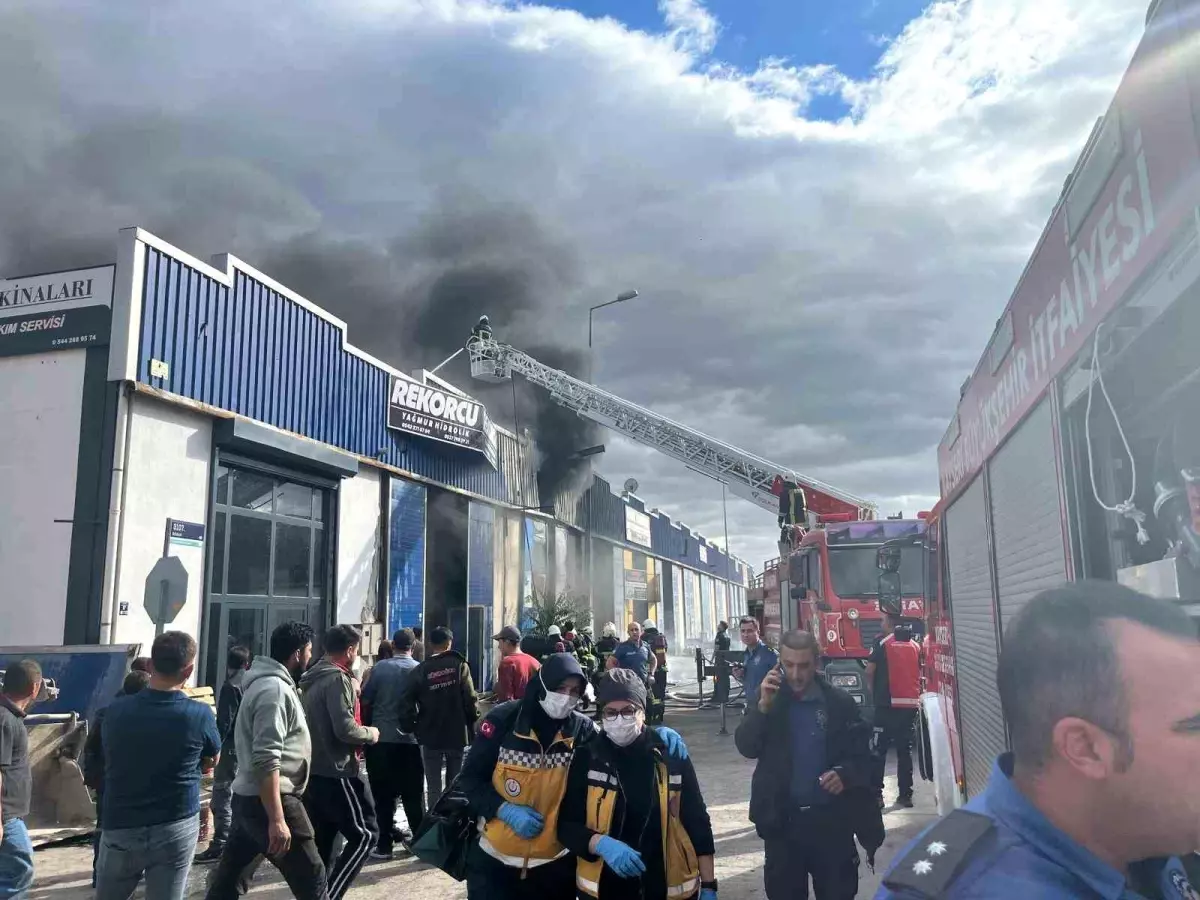 Kayseri'de Mobilya Atölyesinde Yangın Çıktı