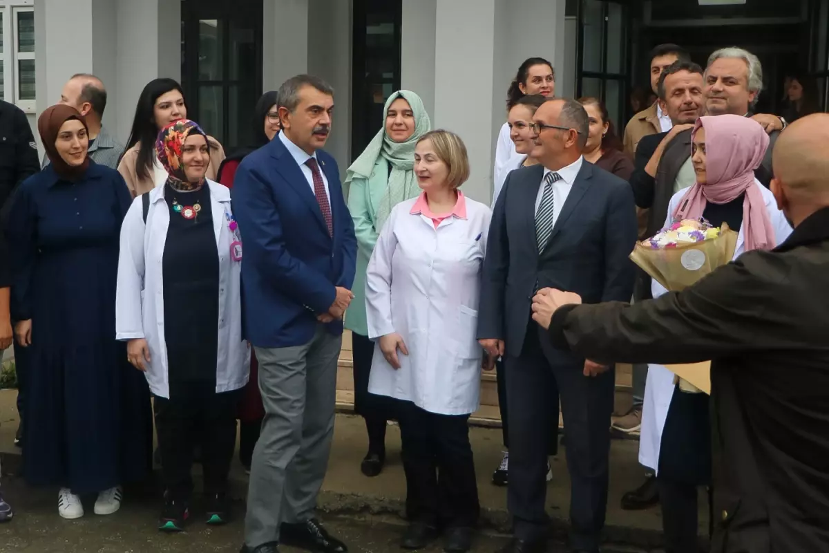 Nöbetçi öğretmen Milli Eğitim Bakanı Yusuf Tekin'i tanımadı