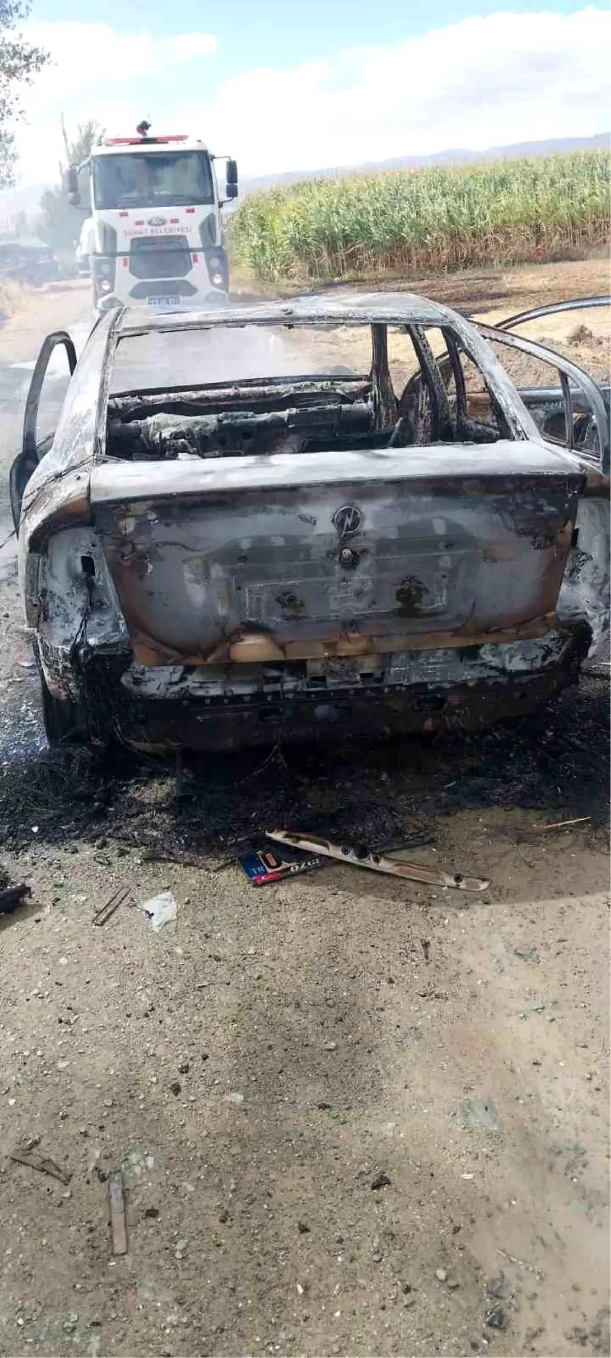 Afyonkarahisar'da Araç Yangını: Sürücü Son Anda Kurtuldu