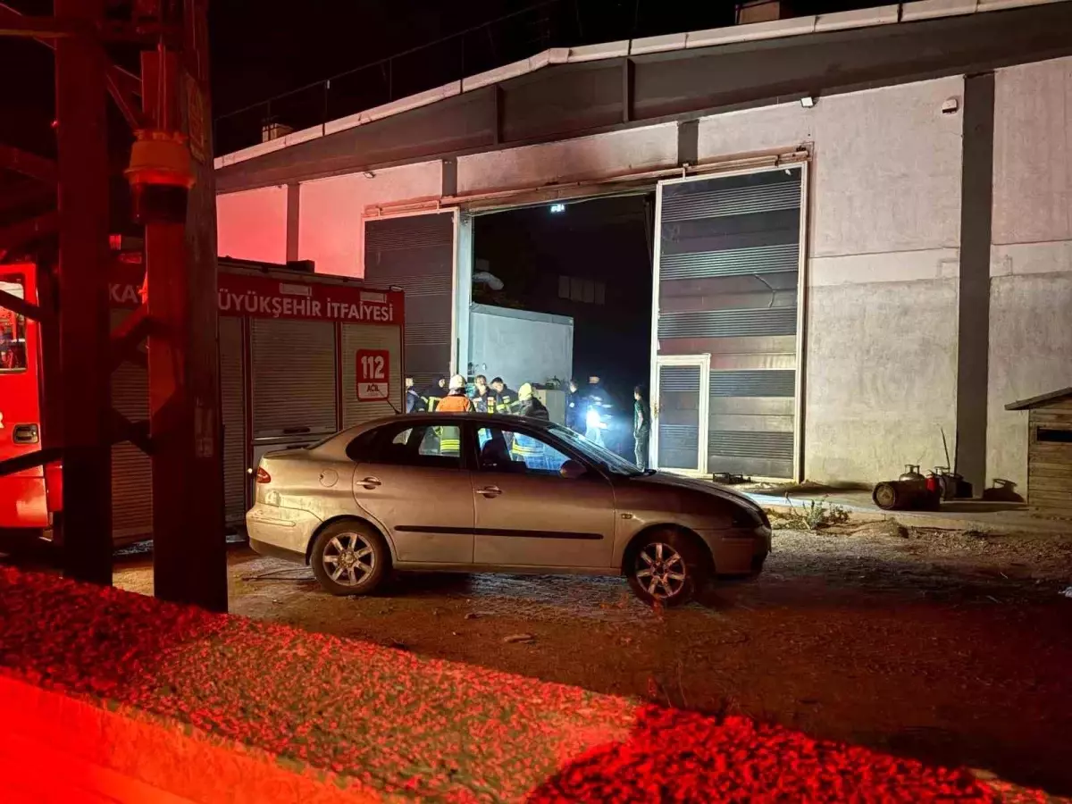Kayseri'de Plastik Fabrikasında Yangın: 1 İşçi Dumandan Etkilendi