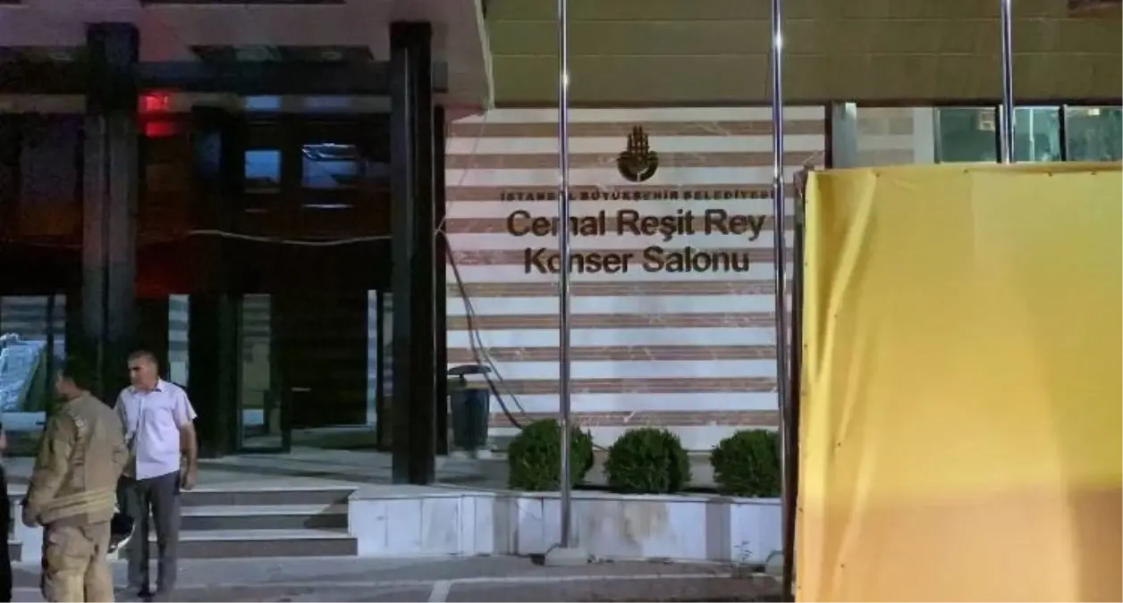 Şişli'deki Konser Salonunda Yangın Çıktı
