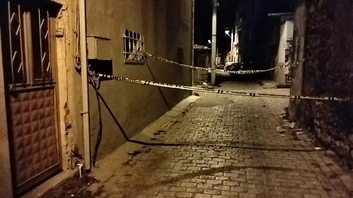 Kırkağaç'ta Amca-Yeğen Arasında Bıçaklı Kavga