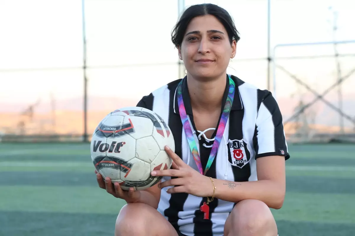 Süper Lig'e golleriyle damga vuran yıldız ismin kuzeni Yağmur Bor, halı sahaların gözdesi oldu