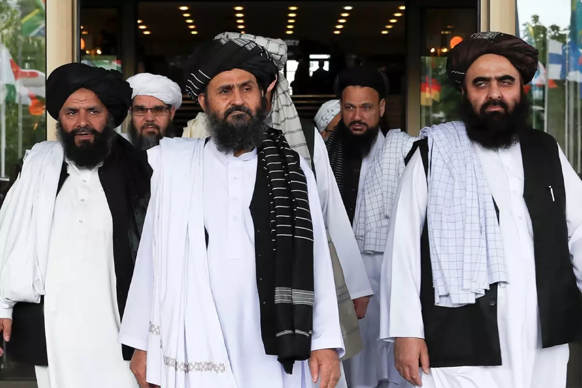 Taliban kadın yazarların kitaplarını yasakladı