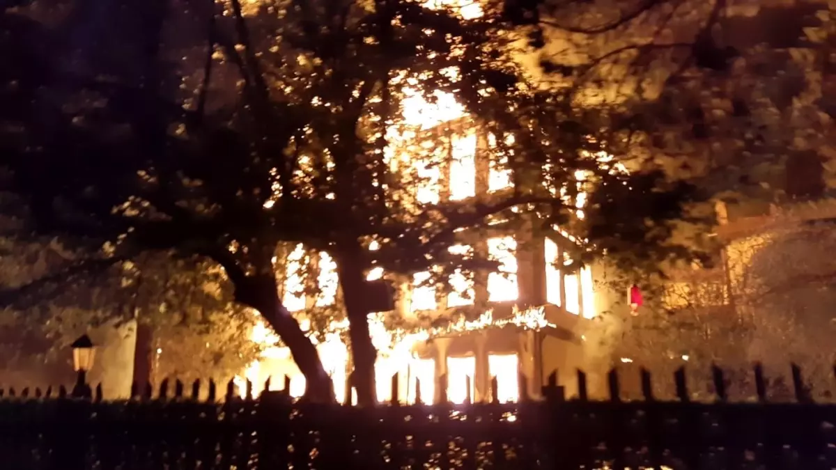 Mudurnu'da Tarihi Konağındaki Yangına Kundaklama Şüphesi