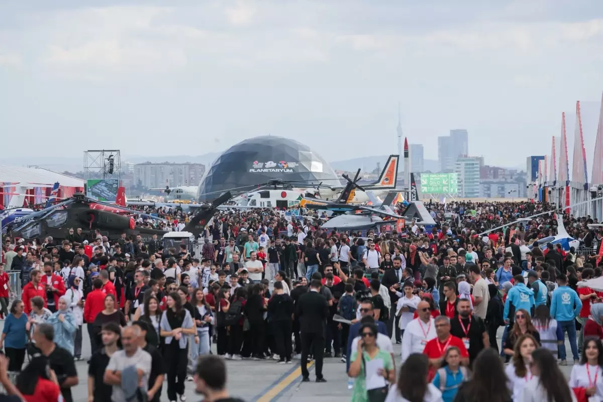 TEKNOFEST 2025'te Hava Gösterileri ve Yoğun Katılım