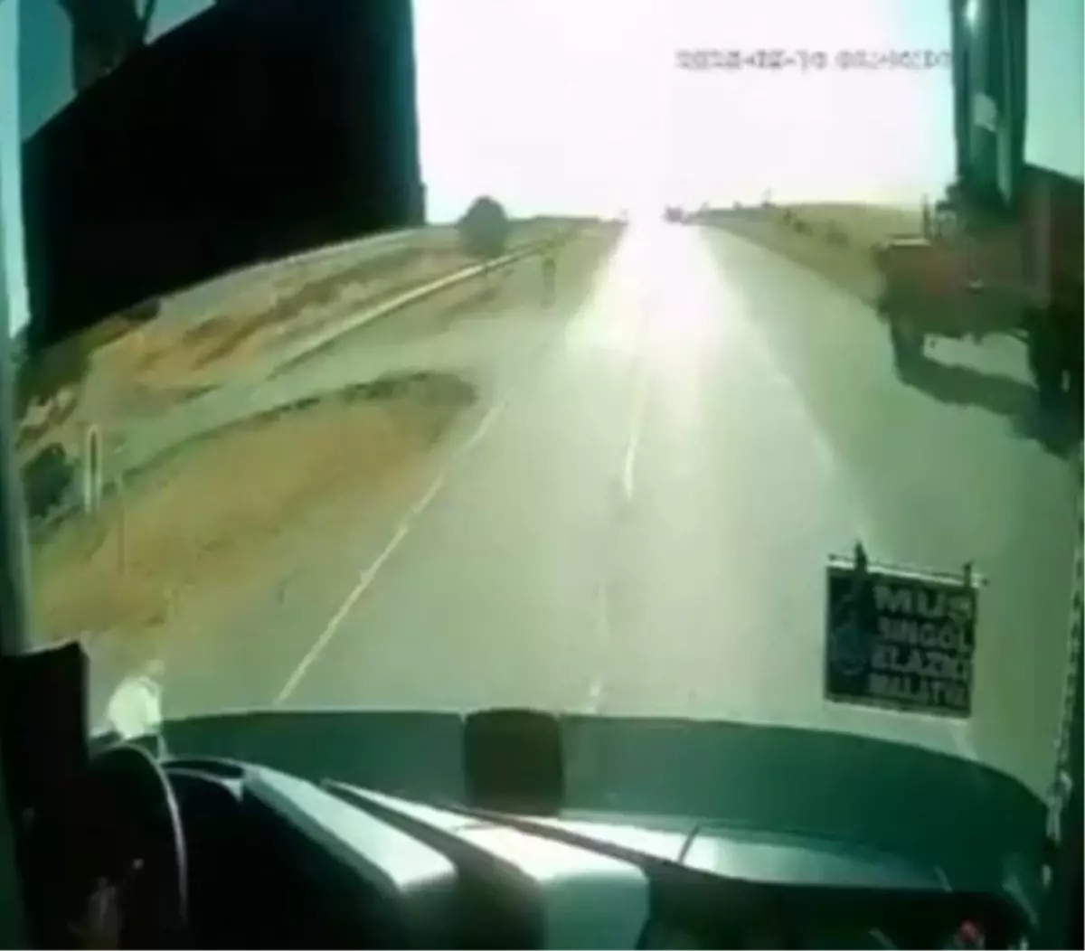 Kırşehir'de Yolcu Otobüsü ile Kamyonet Çarpıştı