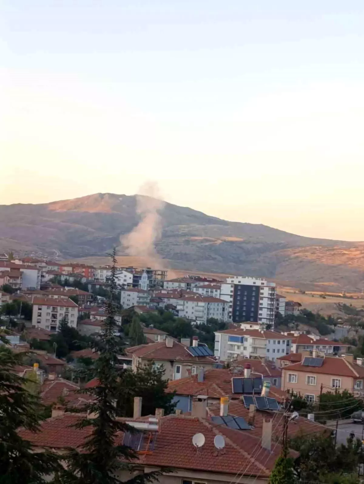 Elmadağ'da Yol Yapımı İçin Patlatılan Dinamit Korkuya Neden Oldu
