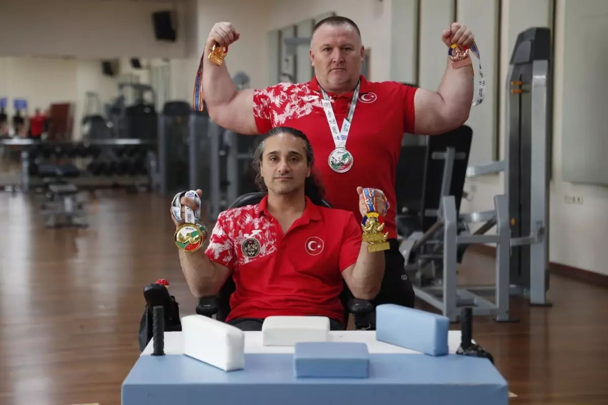 Bağcılarlı Sporcular Bulgaristan'da Bilek Güreşi Şampiyonası'nda Başarı Kazandı