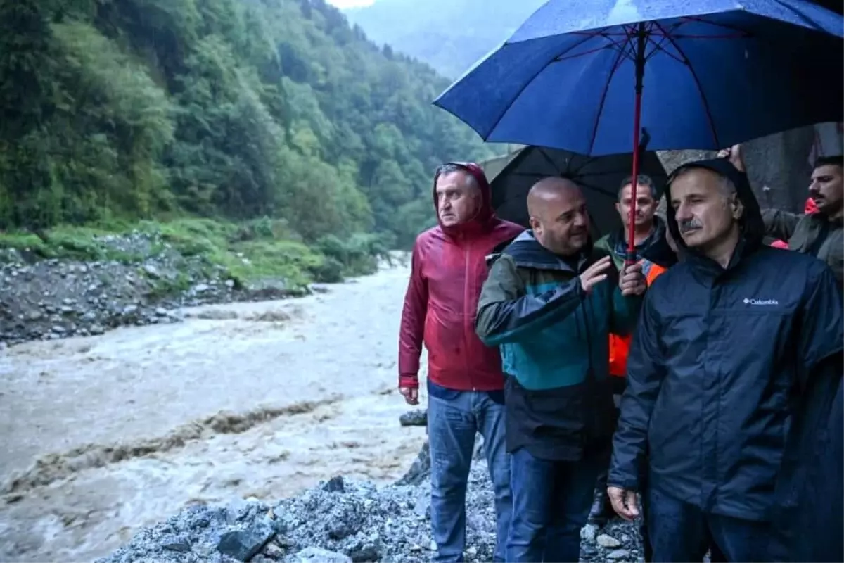 Bakan Uraloğlu, Rize'de Selden Etkilenen Hala Tüneli'nde İnceleme Yaptı