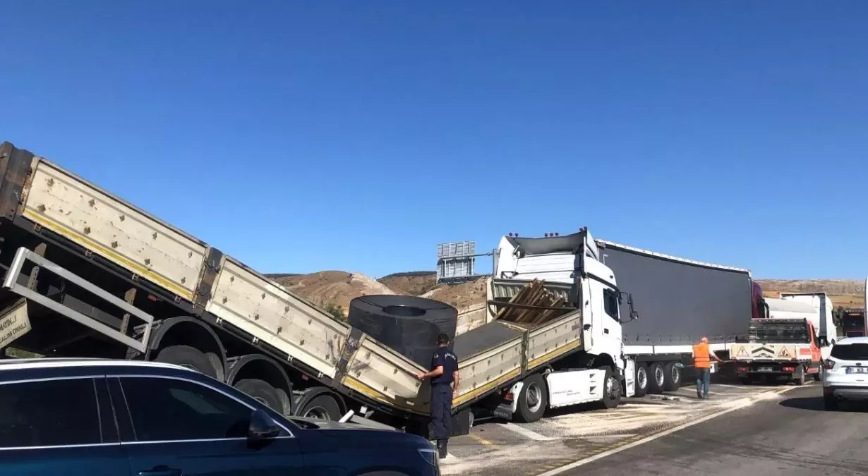 Bilecik'te Zincirleme Trafik Kazası: 1 Yaralı